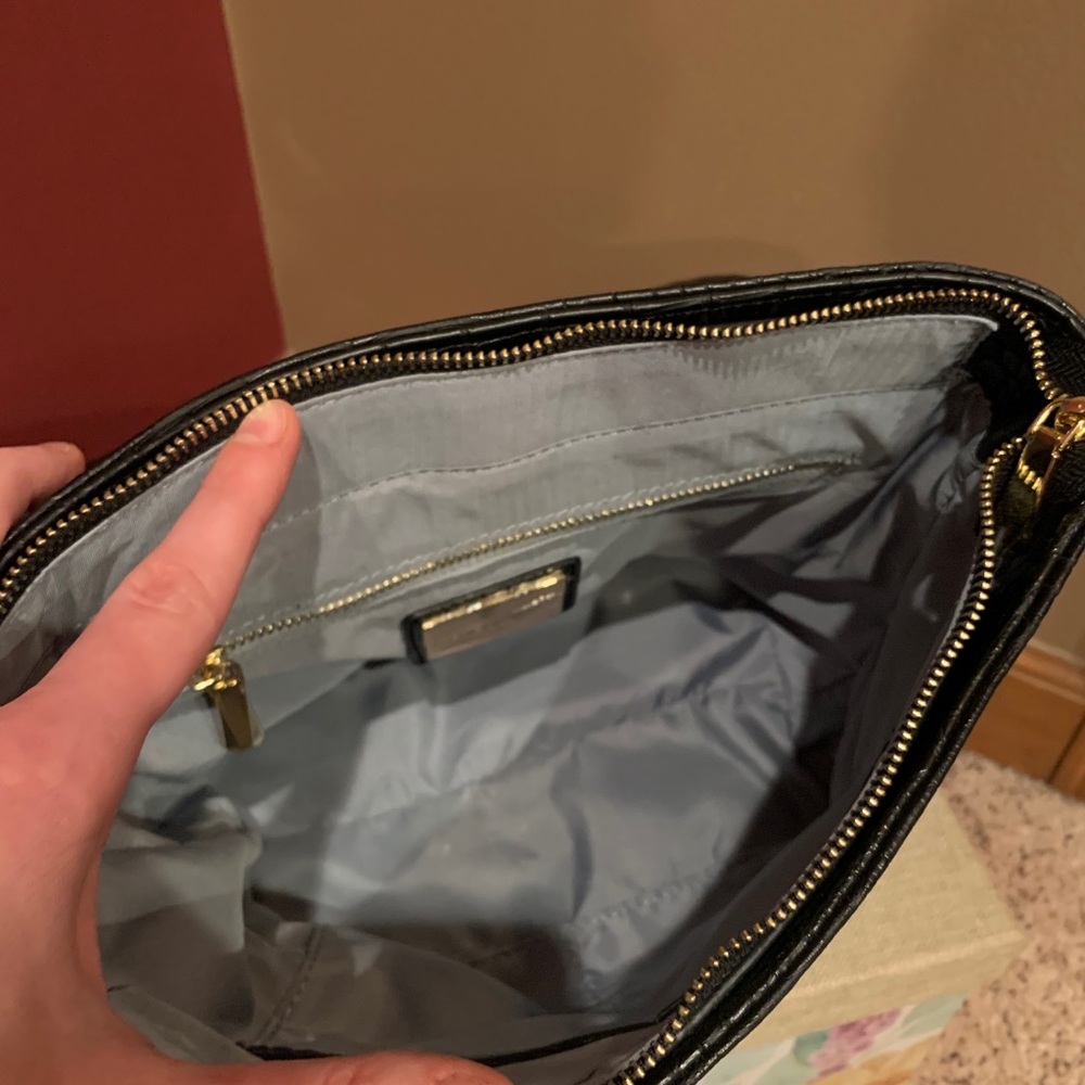 EUC Leather Crossbody Purse w/ Gold Chain ✨ - Picture 11 of 15